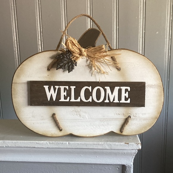 HP-NWT- 13βx 18β White-Washed Wooden WELCOME Pumpkin Shaped Fall Decor Sign π - Picture 3 of 17